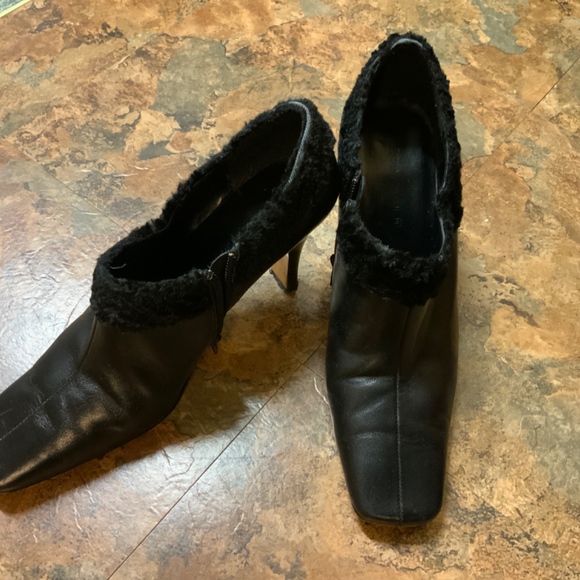 ENZO ANGIOLINI FUR TRIM ANKLE BLACK LEATHER BOOTS - Picture 6 of 7